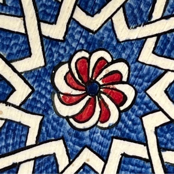 TURKISH IZNIK DESIGN CERAMIC PLATE FROM Istanbul 7” Blue Red and White - Picture 5 of 9